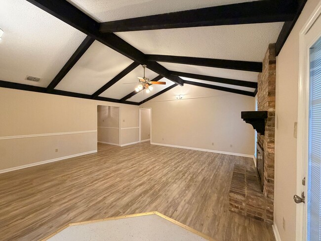 Foto del edificio - 9103 Dogwood Trail