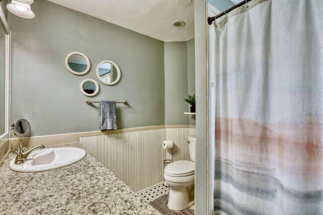 Foto del edificio - Beautiful Updated 3-Bedroom Colonial – Prime East Side Location