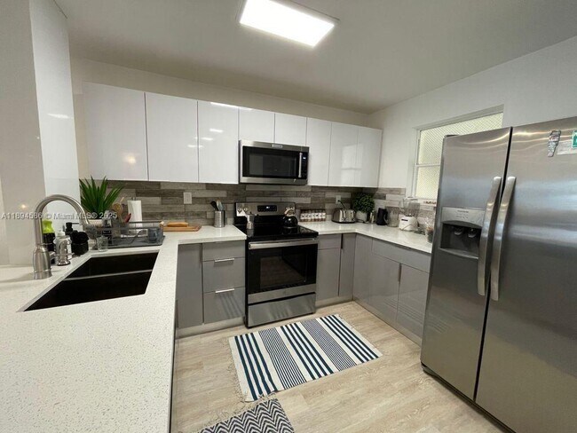 Foto del edificio - 3944 NE 167th St