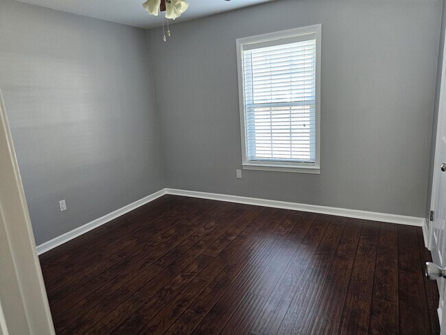 Building Photo - 106 Bartlet Ln