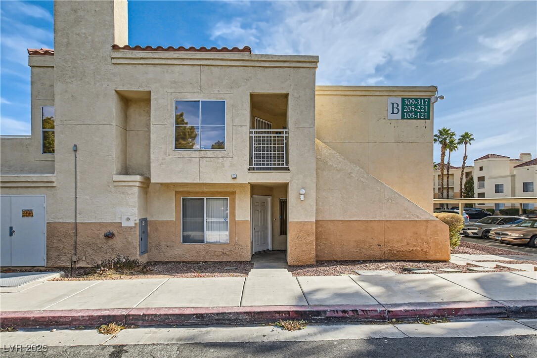 Foto principal - 5000 Red Rock St