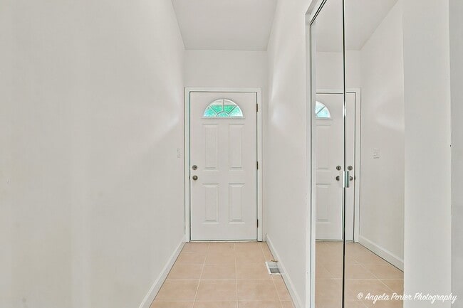 Building Photo - 3287 Medford Ct