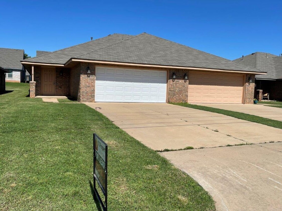 Foto principal - 3 bed 2 bath duplex in Chickasha