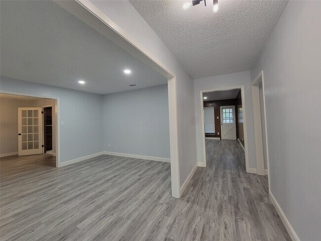 Foto del edificio - 7405 Pinehurst Dr W