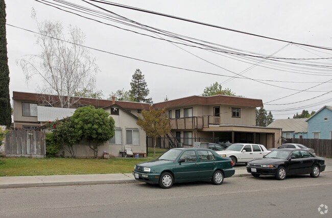 Building Photo - Kenwood Apartments