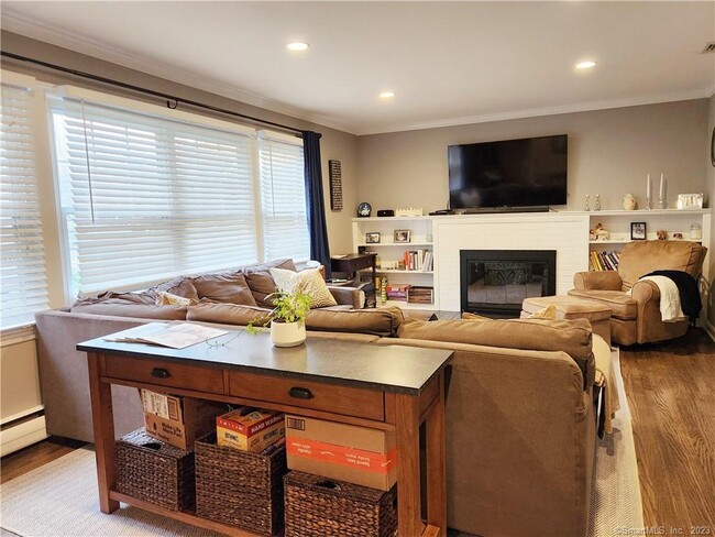 Foto del edificio - 136 Orchard Hill Ln