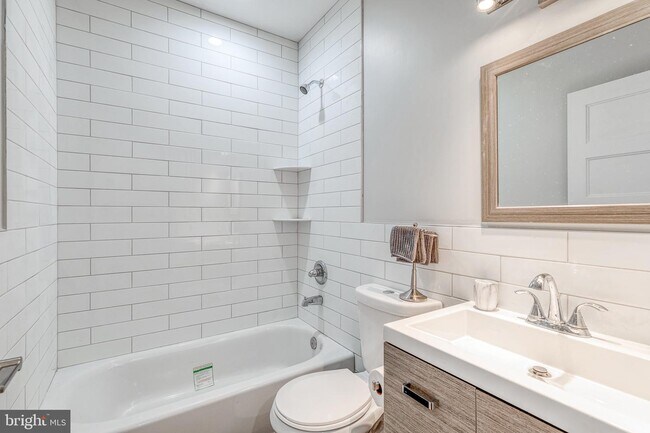 Foto del edificio - 2139 E Hagert St