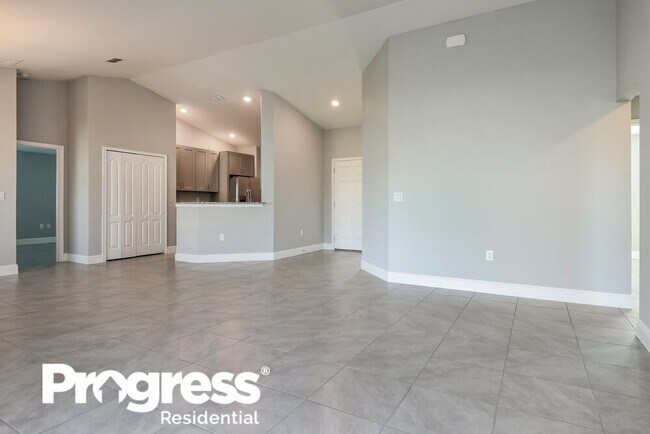 423 Britten Dr - 4