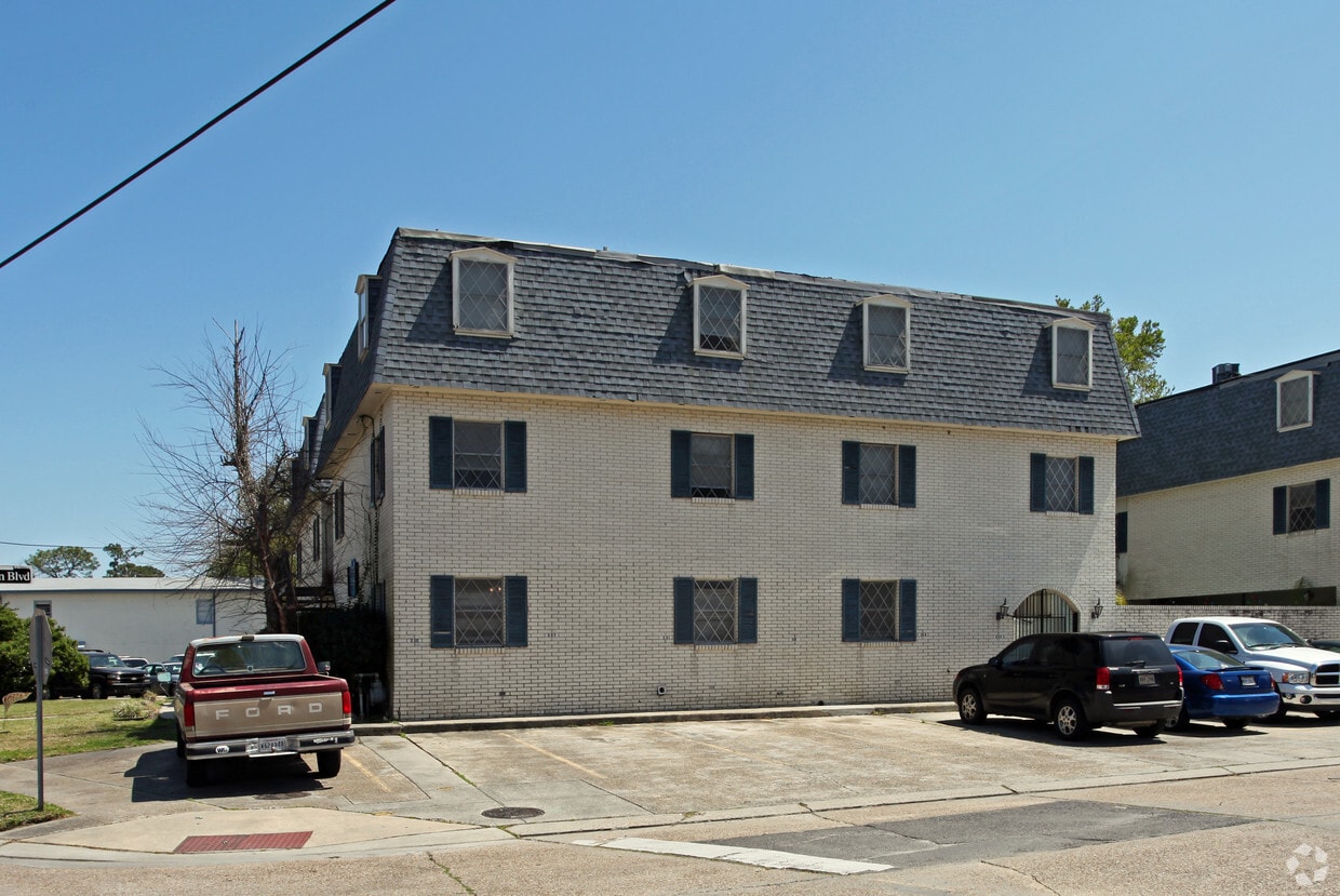 Building Photo - 2134 Metairie Ave