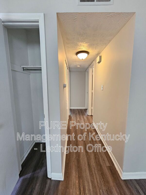 Foto del edificio - 3772 Camelot Dr