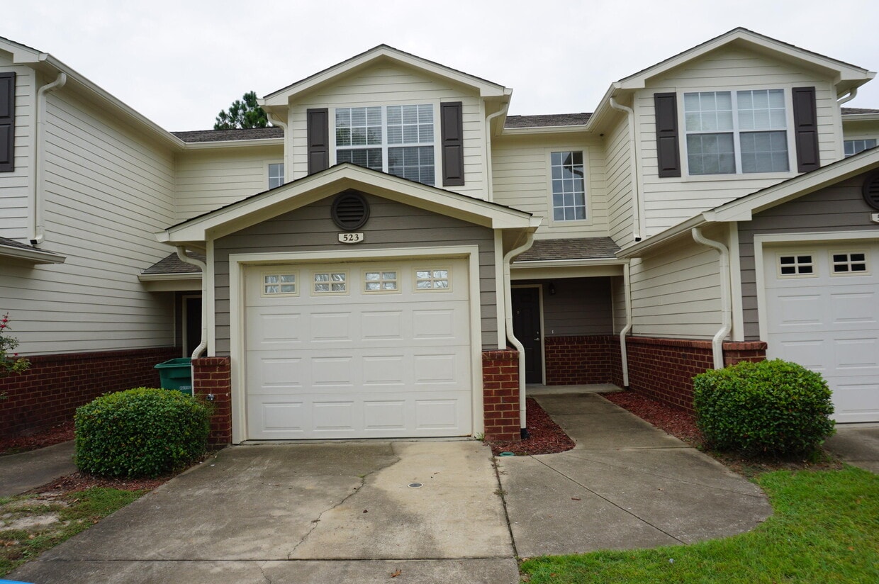 Primary Photo - 523 Wingspan Way