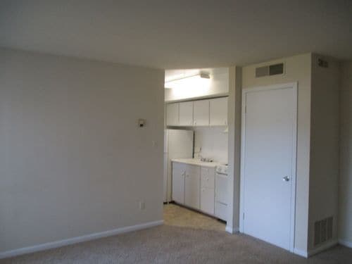Building Photo - 143 Louise Dr