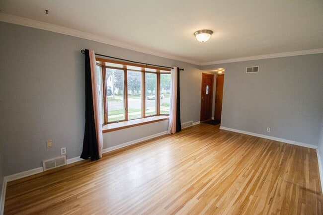 Building Photo - Spacious Multi Level Home In Austin With Garage And Sheds