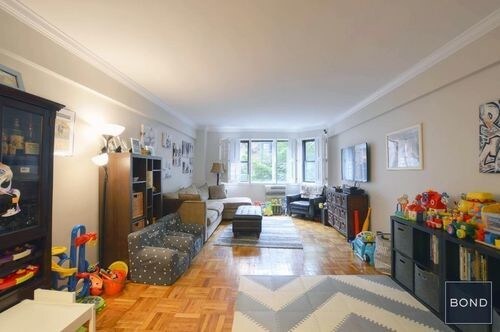 Primary Photo - 221 E 69th St