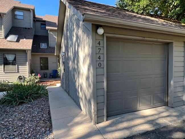 Building Photo - AMAZING 3 Bed 2.5 Bath In Boulder- Availab...