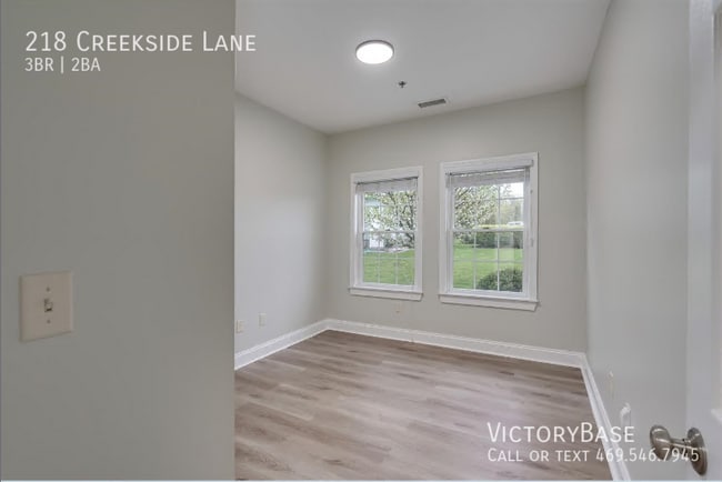 Building Photo - 218 Creekside Ln