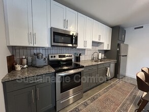 Building Photo - 205 Summer St