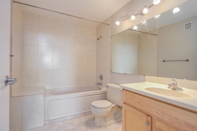 BATHROOM - 98 Harmon Cove Tower