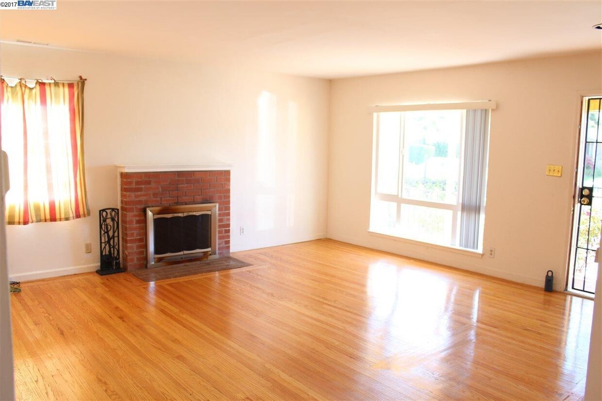 Foto principal - 15884 Connolly Ave