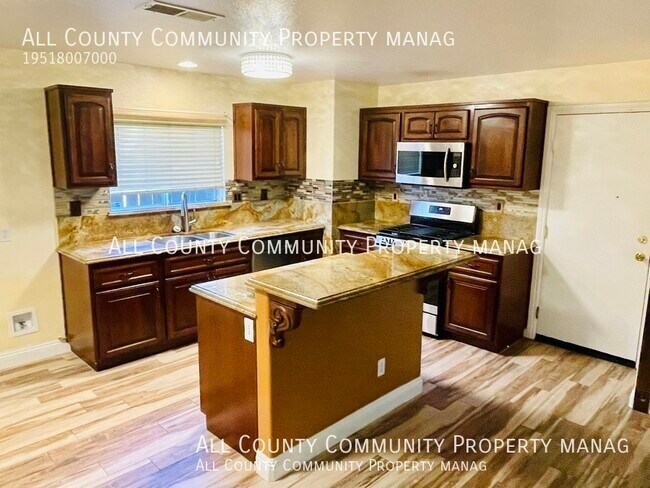 Foto del edificio - Beautiful Two Story Home In Menifee!