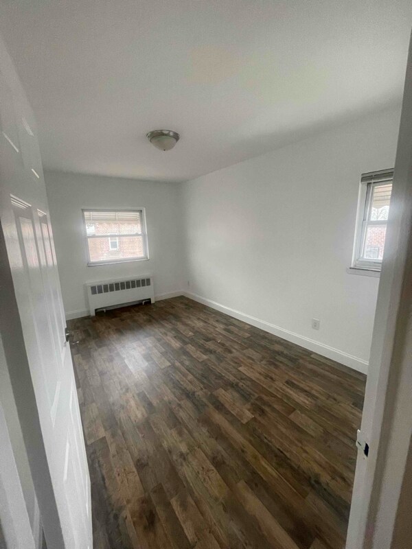 Building Photo - 2558 Paulding Ave