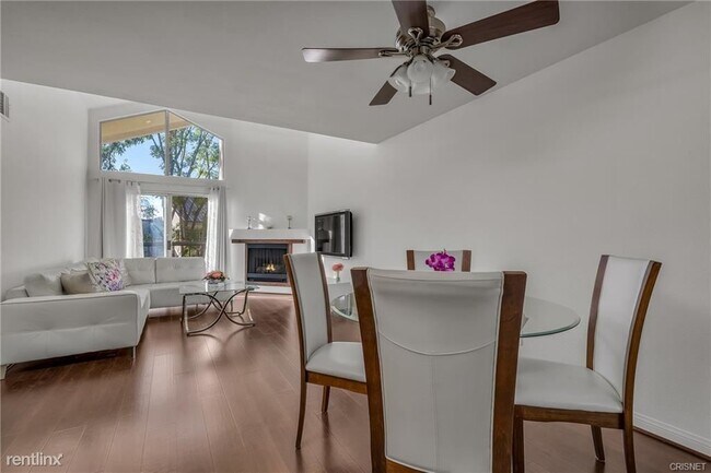 Building Photo - 2 br, 2 bath Condo - 5520 Owensmouth Ave A...