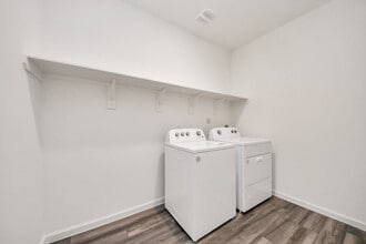 Building Photo - 10319 Malta Trce Dr