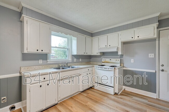 Foto del edificio - 835 Archer Rd