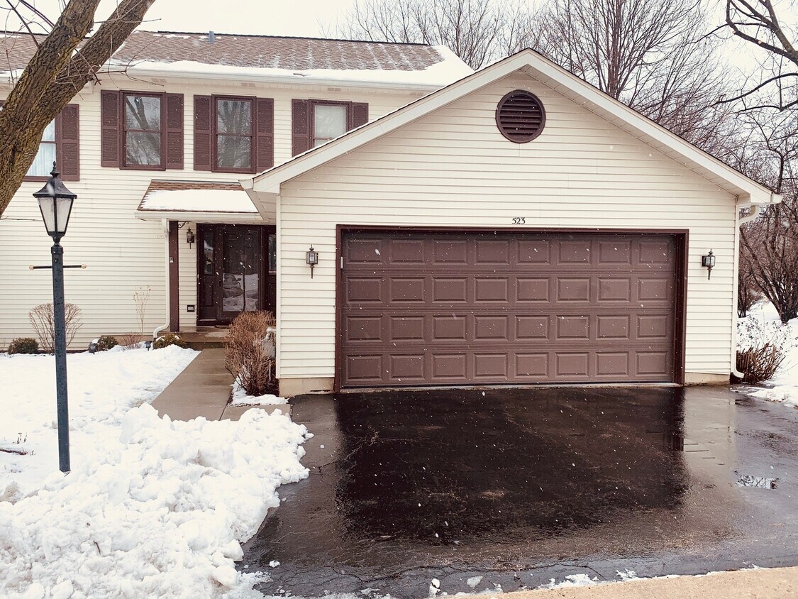 Primary Photo - 523 Villa Cir Dr