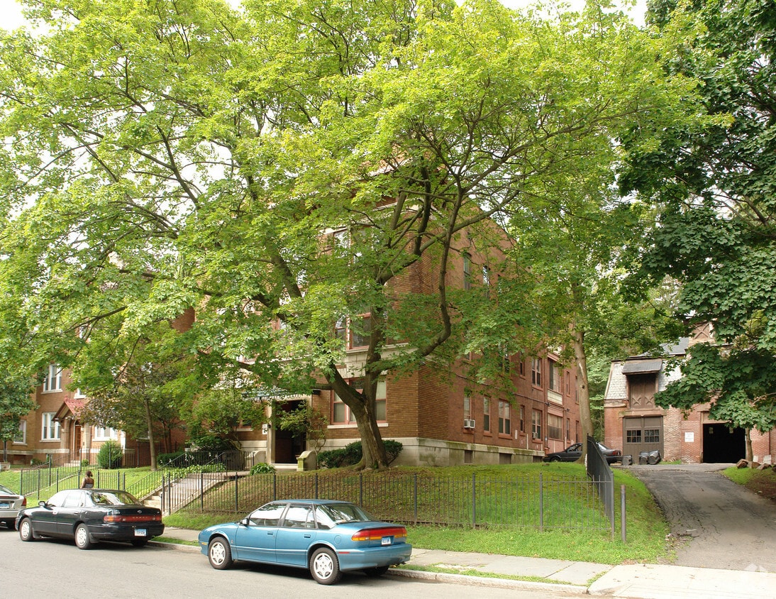 Building Photo - 9 Gillett St