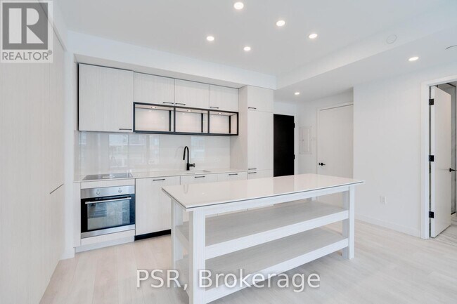 Building Photo - 505 Richmond St W