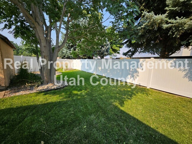 Building Photo - Large Orem Home