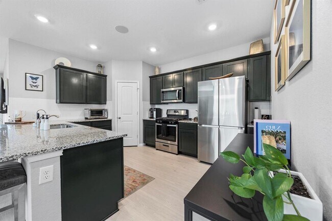 Foto del edificio - 301 Brody Ln