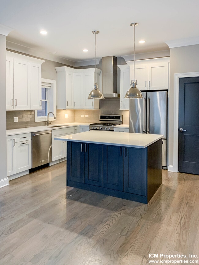 Building Photo - 866 W Lill Ave