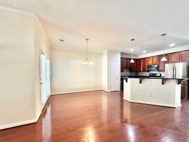 Foto del edificio - 2 Bedroom Townhome W/ Office Space & Large...