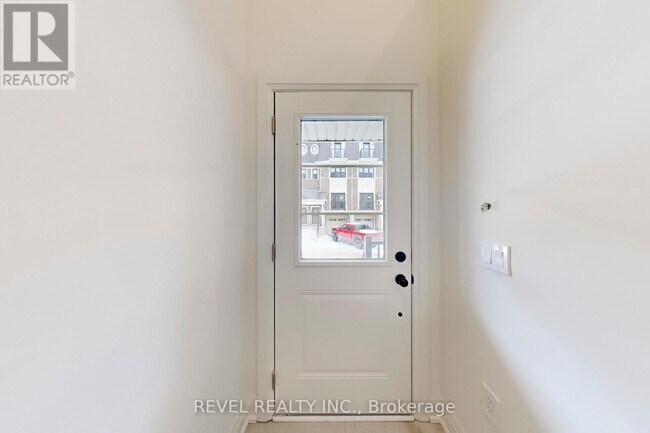 Building Photo - 18 Marret Ln