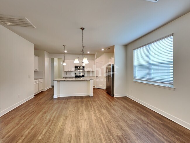 Foto del edificio - 5068 Trailwater Dr