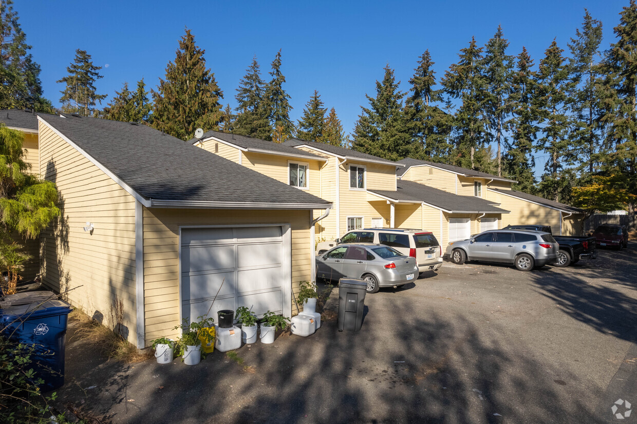 Exterior - Hampton Court Townhomes