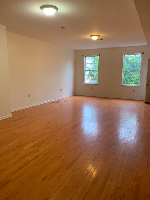 Primary Photo - 225 Halladay St