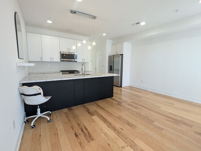 Building Photo - Port Richmond 4 Bedroom