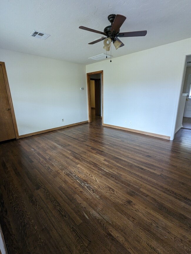Living room - 412 W Hayes St