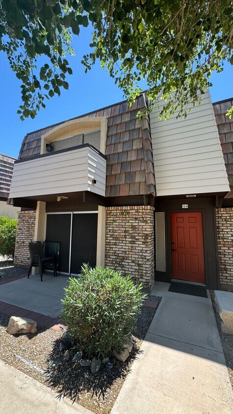 Foto principal - Furnished Condo w/ Community Pool!
