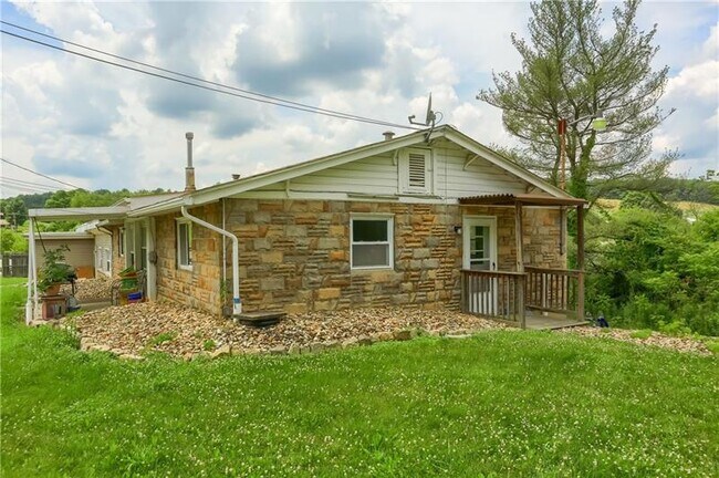Building Photo - 110 Saltarka Rd