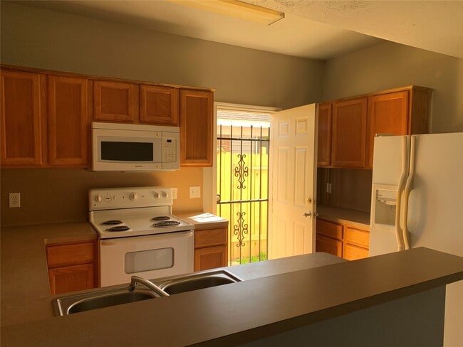 Building Photo - 3730 Lehall St