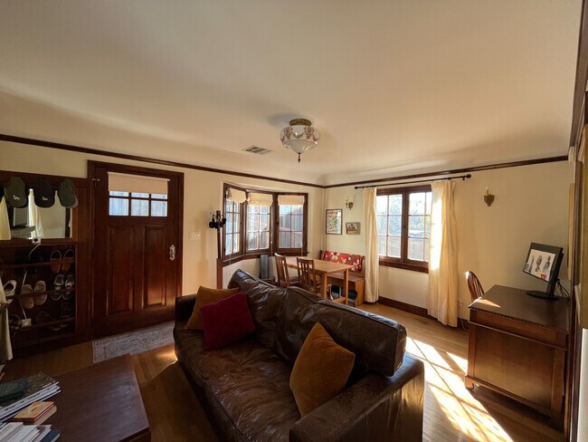 Foto del edificio - 850 1/2 Laveta Terrace