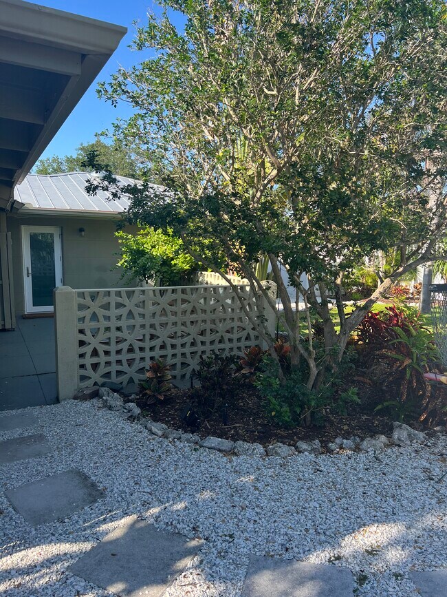 Building Photo - 3052 Tyrone Ln