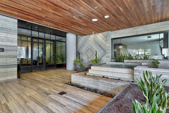 Building Photo - 501 West Ave