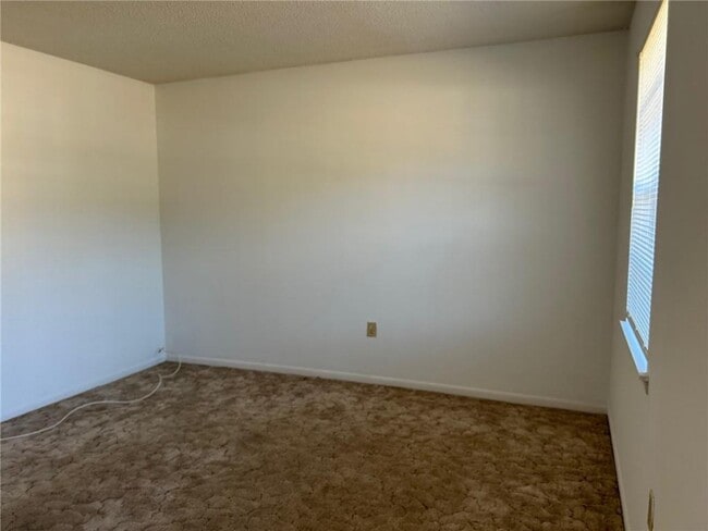 Building Photo - 5359 Emmett Dr