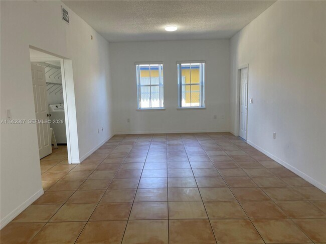 Foto del edificio - 3421 SW 25th St