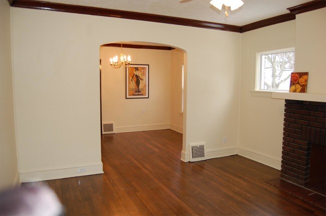 Building Photo - 3884 W 33rd St
